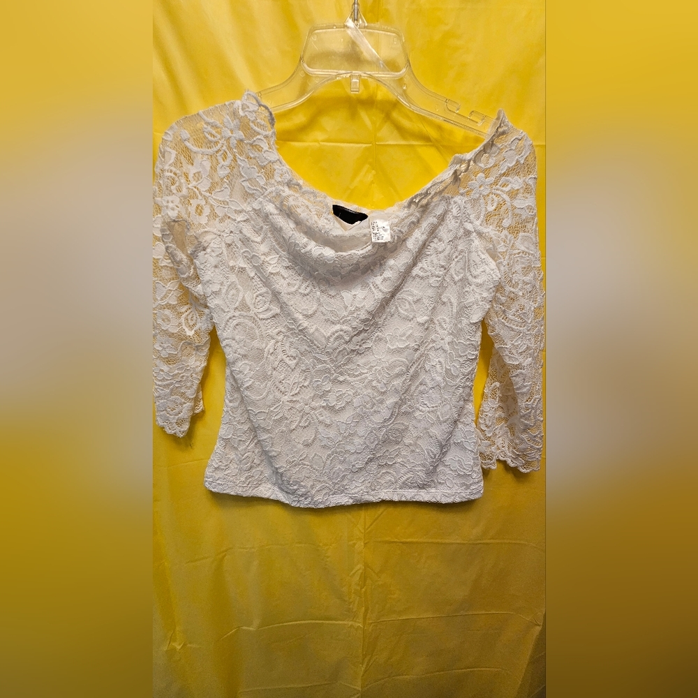 DIVIDED Women's White Lace blouse L